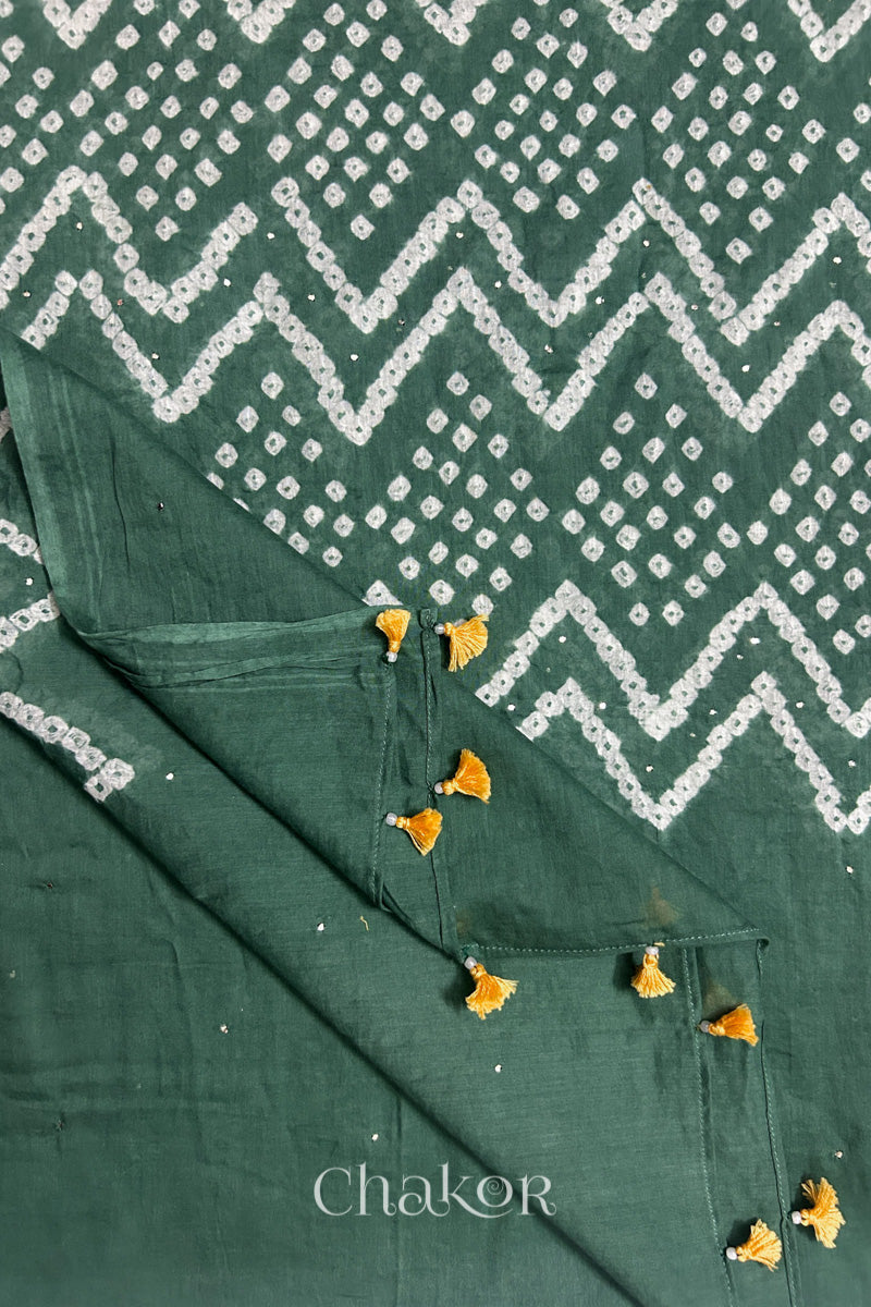 Handcrafted tassel finishing on Kutch Bandhani mulmul cotton dupatta.