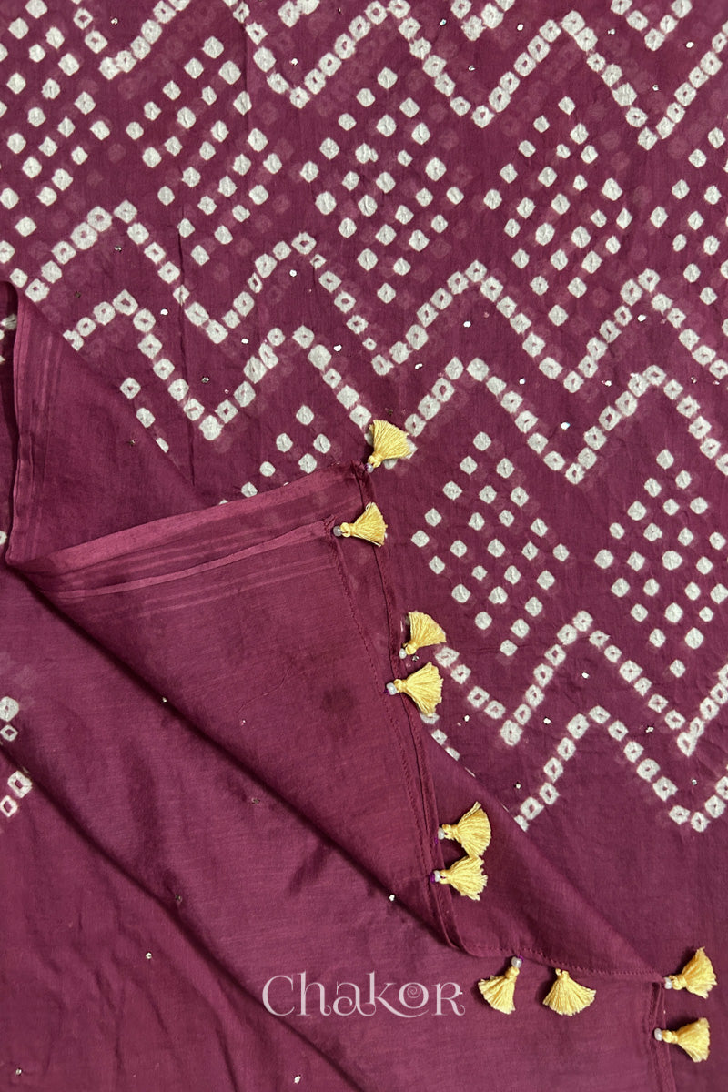 Handcrafted tassel finishing on Kutch Bandhani mulmul cotton dupatta.
