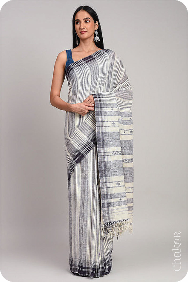 Handloom Off-white Bhujodi Kala Organic Cotton Saree by Chakor.