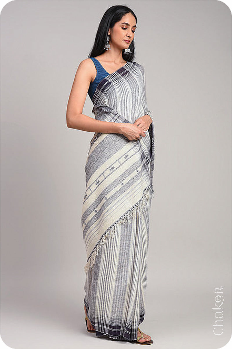 Handloom Off-white Bhujodi Kala Organic Cotton Saree by Chakor.