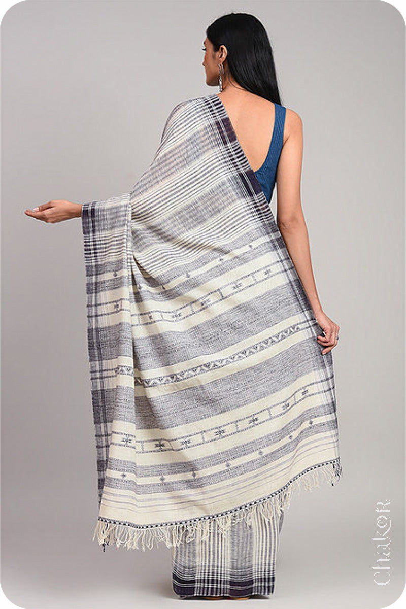 Handloom Off-white Bhujodi Kala Organic Cotton Saree by Chakor.