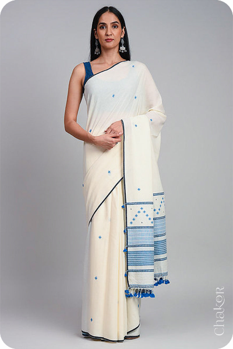 Handloom Off-white Blue Bhujodi Cotton Saree by Chakor.