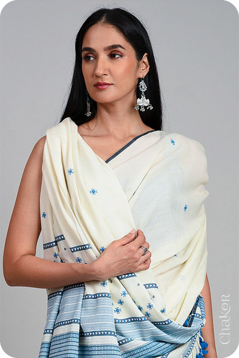 Handloom Off-white Blue Bhujodi Cotton Saree by Chakor.