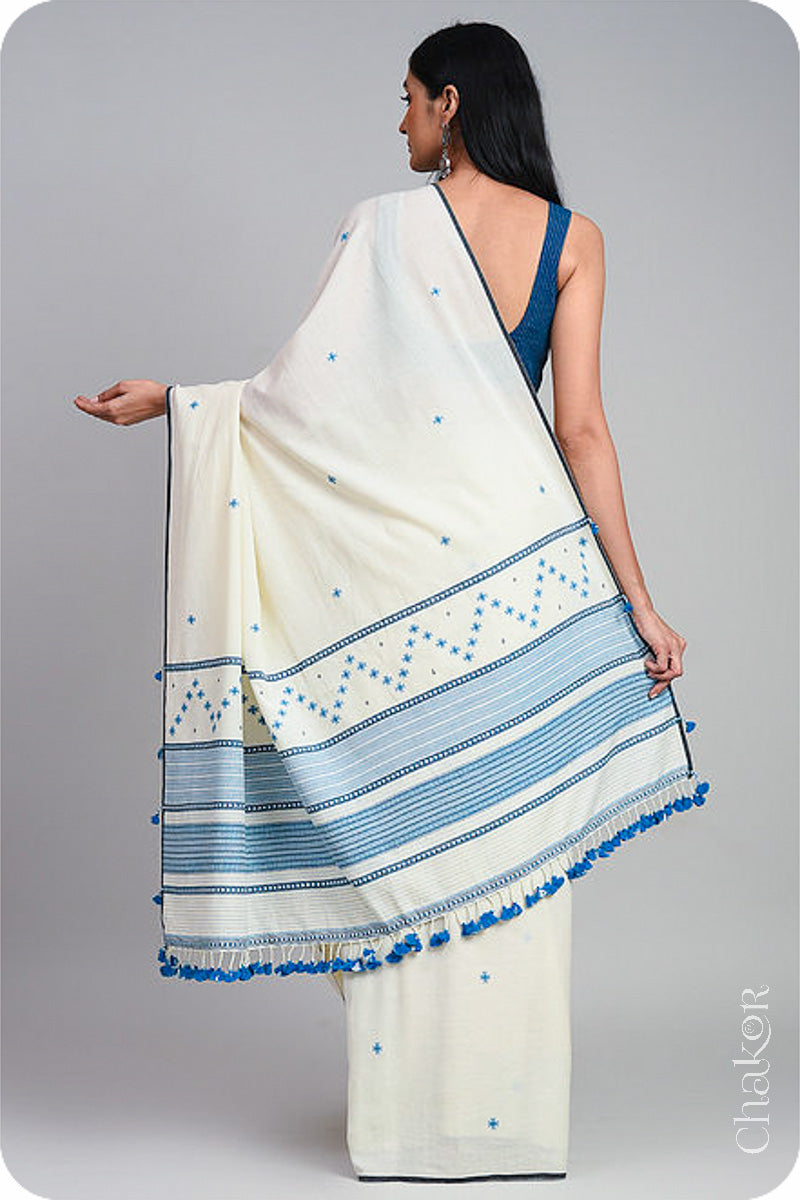 Handloom Off-white Blue Bhujodi Cotton Saree by Chakor.