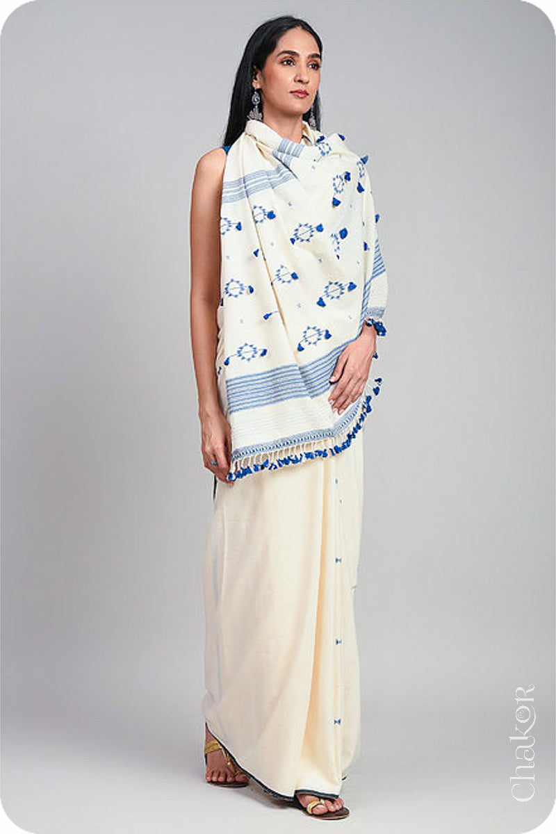 Handloom Off-white Blue Bhujodi Cotton Saree by Chakor.