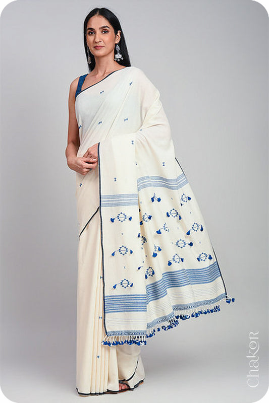 Handloom Off-white Blue Bhujodi Cotton Saree by Chakor.