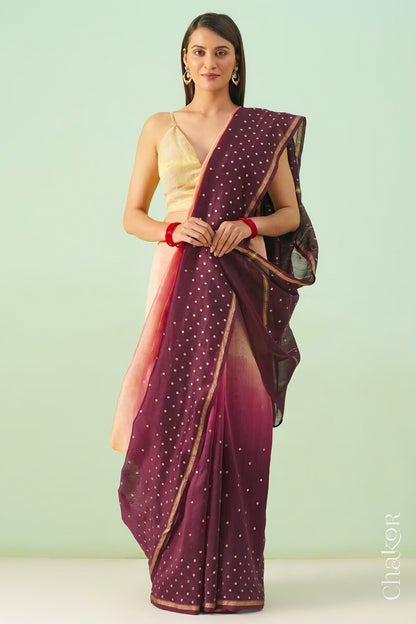 Model standing in peach maroon shaded Chanderi silk cotton saree highlighting the handloom drape.
