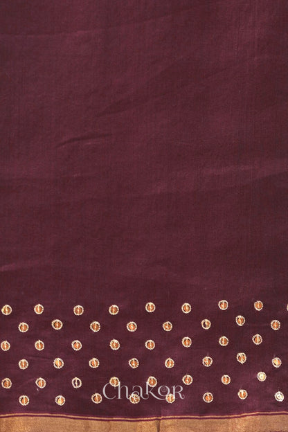 Detail of unstitched blouse piece and scattered sequin embroidery on peach maroon Chanderi silk cotton saree.
