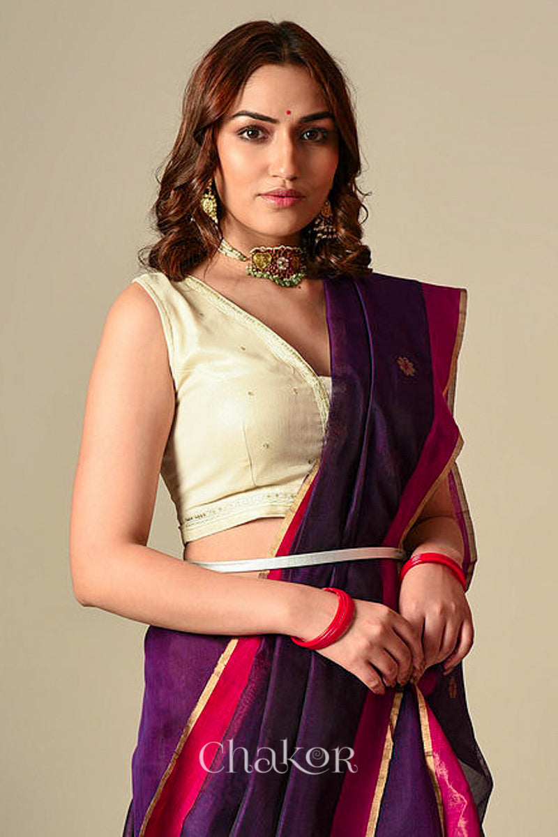 Model wearing Wine Chanderi silk cotton saree draped to show Ganga Jamuna borders and woven phool butti motifs.
