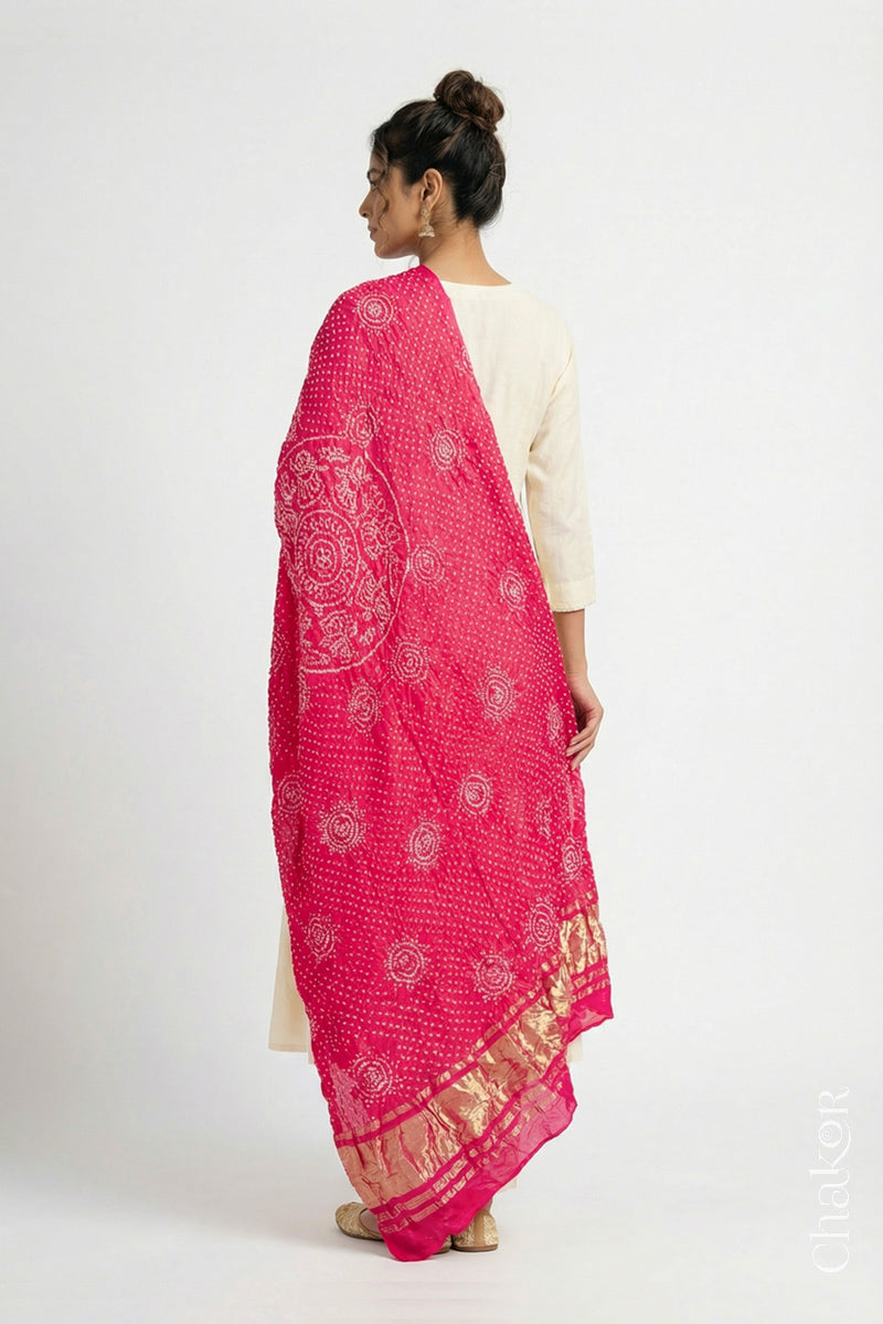 Back pose of model wearing coral Bandhani gaji silk dupatta with Raas Mandal pattern and lagdi patto pallu.