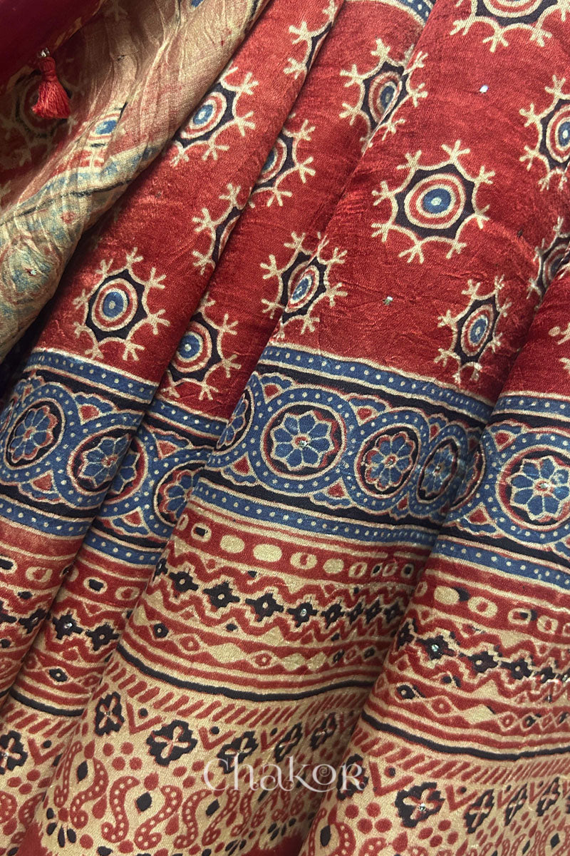 Close-up of madder red Ajrakh print pallu on purple Bandhani gaji silk dupatta.