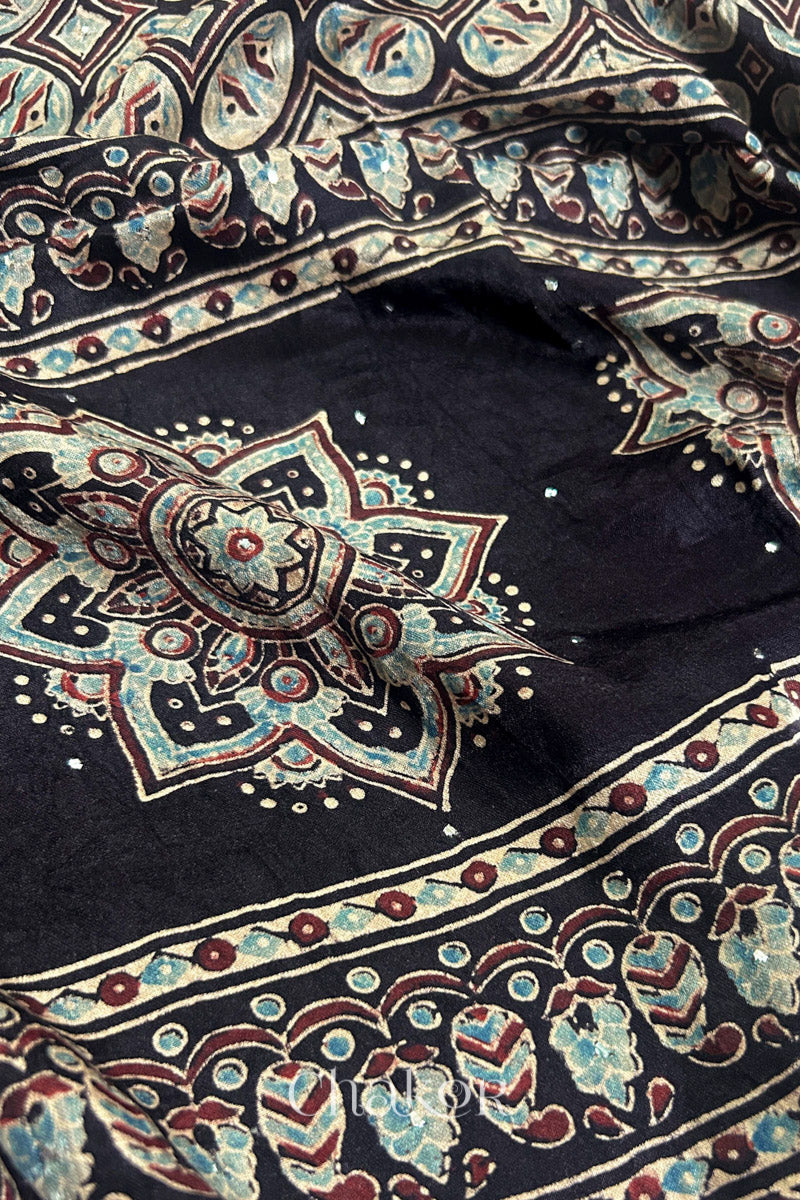 Close up of Magenta Bandhani Saree with Natural Black Ajrakh printed border and pallu in pure gaji silk with traditional bandhej tie-dye & mukaish embroidery, handcrafted in Kutch. 