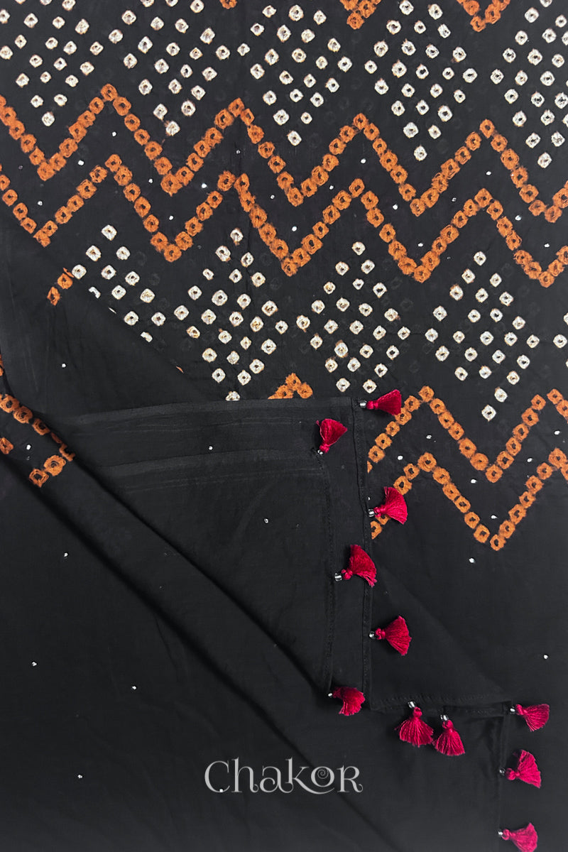 Handcrafted tassel finishing on Kutch Bandhani mulmul cotton dupatta.
