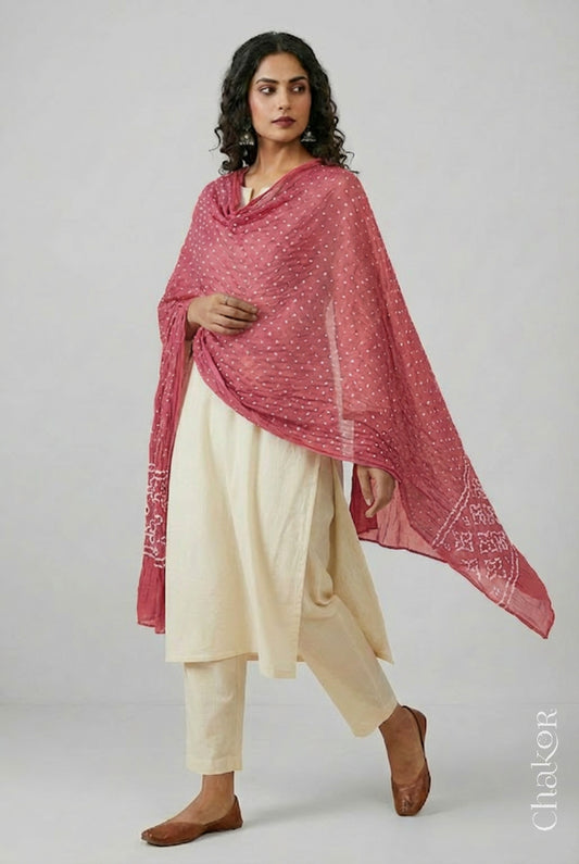 Model wearing old rose Bandhani mul cotton dupatta with tie-dye dot pattern paired with a white kurta.
