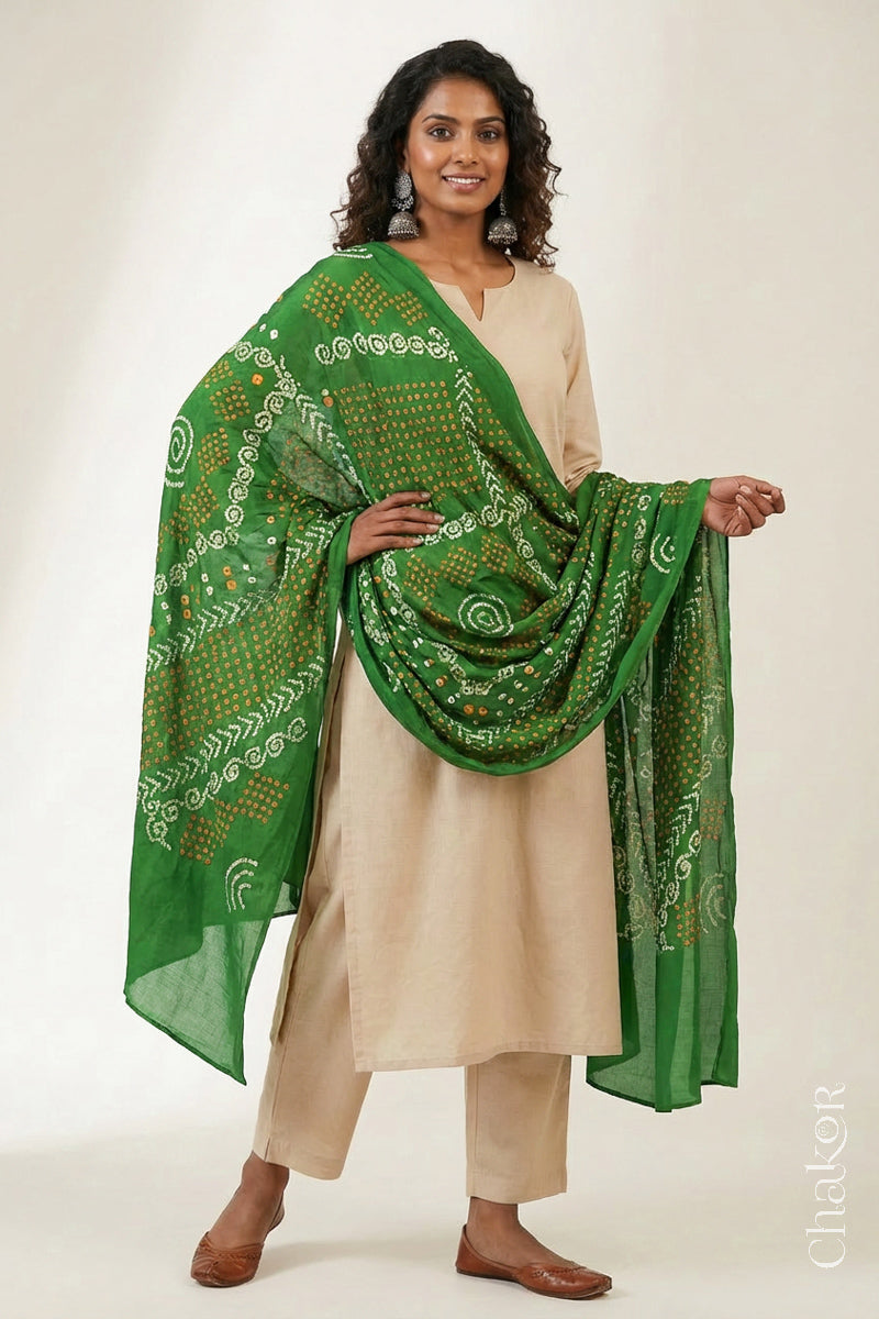Model wearing mehendi green Bandhani mul cotton dupatta with tie-dye dot pattern draped over a beige kurta.