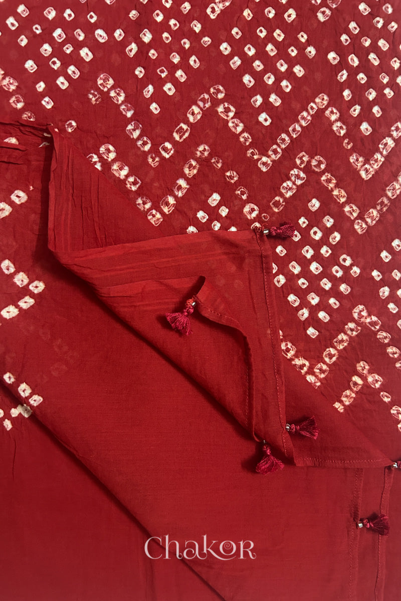 Handcrafted tassel finishing on Kutch Bandhani mulmul cotton dupatta.
