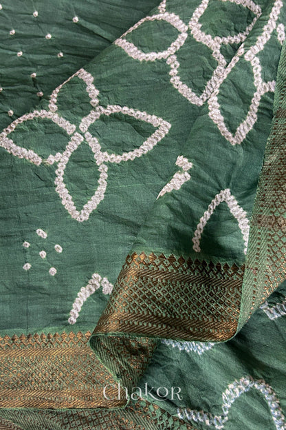 Close-up of the golden zari border on Moss Green handloom Mangalgiri cotton Bandhani dupatta.
