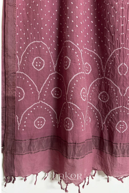 Old Rose Pink Bandhani Mangalgiri cotton dupatta, showing the draped of patterned pallu, golden zari detailing and tassels.
